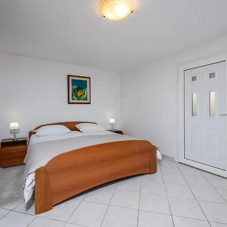 1 Bedroom Stunning In Apartament